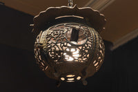 月蔓の透かし絵や青波海模様で風情ある球型吊り灯籠 DC8732