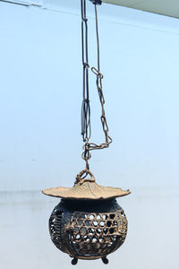 月蔓の透かし絵や青波海模様で風情ある球型吊り灯籠 DC8732