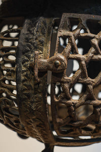 月蔓の透かし絵や青波海模様で風情ある球型吊り灯籠 DC8732