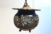 月蔓の透かし絵や青波海模様で風情ある球型吊り灯籠 DC8732