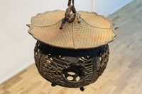 月蔓の透かし絵や青波海模様で風情ある球型吊り灯籠 DC8732