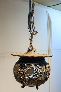 月蔓の透かし絵や青波海模様で風情ある球型吊り灯籠 DC8732