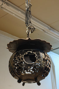 月蔓の透かし絵や青波海模様で風情ある球型吊り灯籠 DC8732