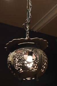 月蔓の透かし絵や青波海模様で風情ある球型吊り灯籠 DC8732