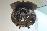 月蔓の透かし絵や青波海模様で風情ある球型吊り灯籠 DC8732