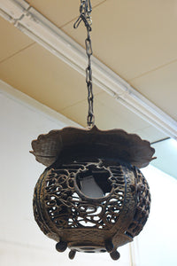 月蔓の透かし絵や青波海模様で風情ある球型吊り灯籠 DC8732