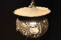 月蔓の透かし絵や青波海模様で風情ある球型吊り灯籠 DC8732