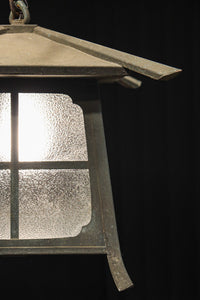 ダイヤガラス窓で煌びやかな角型吊り灯籠 DC8735