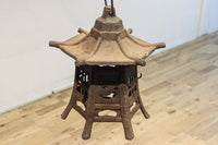 時代を重ねた鉄の風合いが魅力の六角屋根の吊り灯籠 DC8736