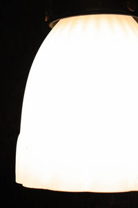 菊菱透かし絵金具とプレス模様の笠で和モダンなブラケット DC8755