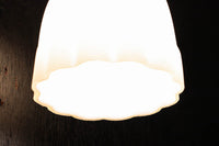 菊菱透かし絵金具とプレス模様の笠で和モダンなブラケット DC8755