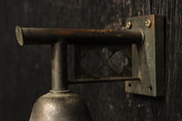 菊菱透かし絵金具とプレス模様の笠で和モダンなブラケット DC8755