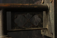 菊菱透かし絵金具とプレス模様の笠で和モダンなブラケット DC8755