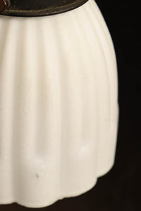 菊菱透かし絵金具とプレス模様の笠で和モダンなブラケット DC8755