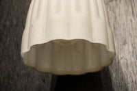 菊菱透かし絵金具とプレス模様の笠で和モダンなブラケット DC8755