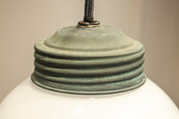 柔和な明かりで周囲を照らす球体型の電笠 DC8756