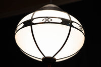 可愛らしい菊菱装飾金具を纏う雪洞型の電笠 DC8757