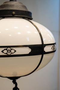 可愛らしい菊菱装飾金具を纏う雪洞型の電笠 DC8757