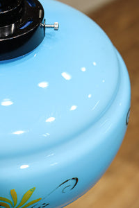 黄色の花模様が幻想的に浮かぶブルーガラスの電笠 DC8760