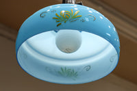 黄色の花模様が幻想的に浮かぶブルーガラスの電笠 DC8760