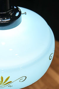 黄色の花模様が幻想的に浮かぶブルーガラスの電笠 DC8760