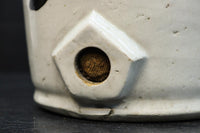 側面下に注ぎ口のあるどっしりと風格ある酒徳利 DC8787