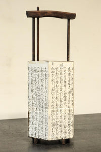 崩し文字で文章を書いた和紙付き六角型行灯(あんどん) DC8811