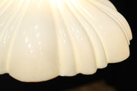 下から見上げると花の形にみえるプレスガラス電笠 DC8814