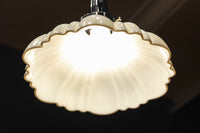 下から見上げると花の形にみえるプレスガラス電笠 DC8814