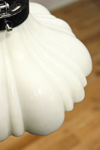 下から見上げると花の形にみえるプレスガラス電笠 DC8814