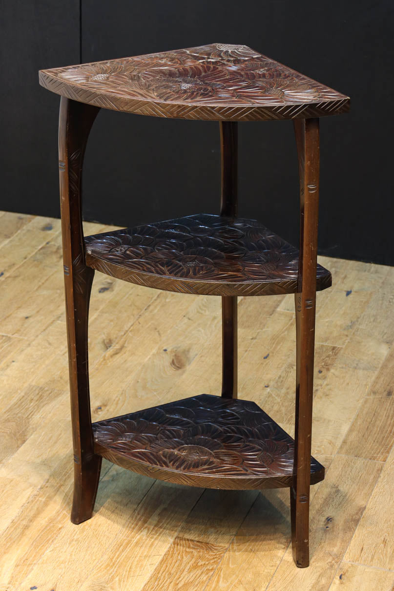 大輪の花彫刻が華やかな日光彫の置台 DC8823 – 古福庵 [ KOFUKUAN