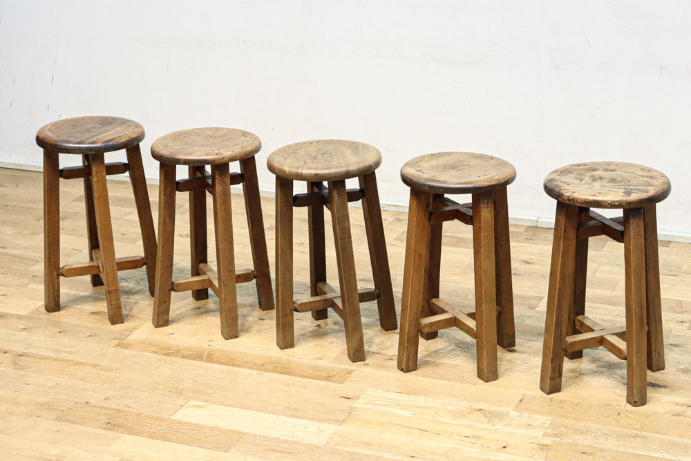 座面の杢目に時代の味わい溢れるスツール DC8843a-e 在庫(a:1 b:1 c:1