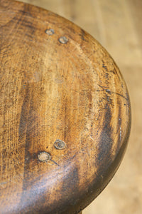 座面の杢目に時代の味わい溢れるスツール DC8843a-e 在庫(a:1 b:1 c:1 d:1 e:1)脚