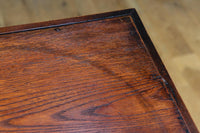 洗練されたデザインで飾り物を引き立てる花台 DC8845