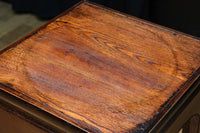 洗練されたデザインで飾り物を引き立てる花台 DC8845