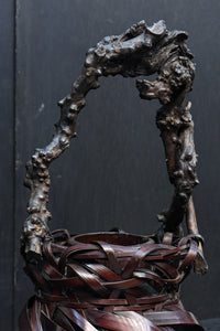 造形的なデザインで風情溢れる花カゴ DC8856 在庫1組