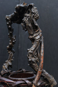 造形的なデザインで風情溢れる花カゴ DC8856 在庫1組