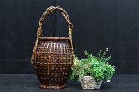 味わい深い風合いの上品な佇まいをした花カゴ DC8858