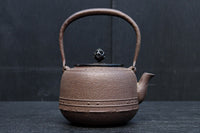 シンプルな装飾で風情ある「浄清」銘入り鉄瓶 DC8861