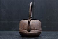 シンプルな装飾で風情ある「浄清」銘入り鉄瓶 DC8861