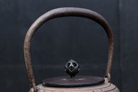 シンプルな装飾で風情ある「浄清」銘入り鉄瓶 DC8861