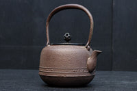 シンプルな装飾で風情ある「浄清」銘入り鉄瓶 DC8861