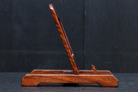 赤みある色彩に杢目が浮かぶ大型皿立て DC8871