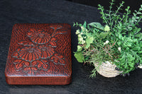 菊の花が美しく描かれた鎌倉彫の硯箱 DC8880