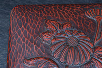 菊の花が美しく描かれた鎌倉彫の硯箱 DC8880