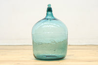 温かみある淡い色彩のレトロガラス大瓶(栓付き) DC8886 在庫1組