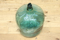 温かみある淡い色彩のレトロガラス大瓶(栓付き) DC8886 在庫1組