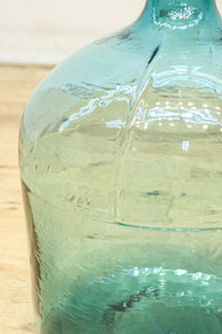 温かみある淡い色彩のレトロガラス大瓶(栓付き) DC8886 在庫1組