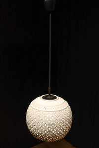 和柄の七宝透かし模様で格調ある陶器製の電笠 DC8887