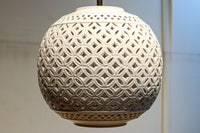 和柄の七宝透かし模様で格調ある陶器製の電笠 DC8887